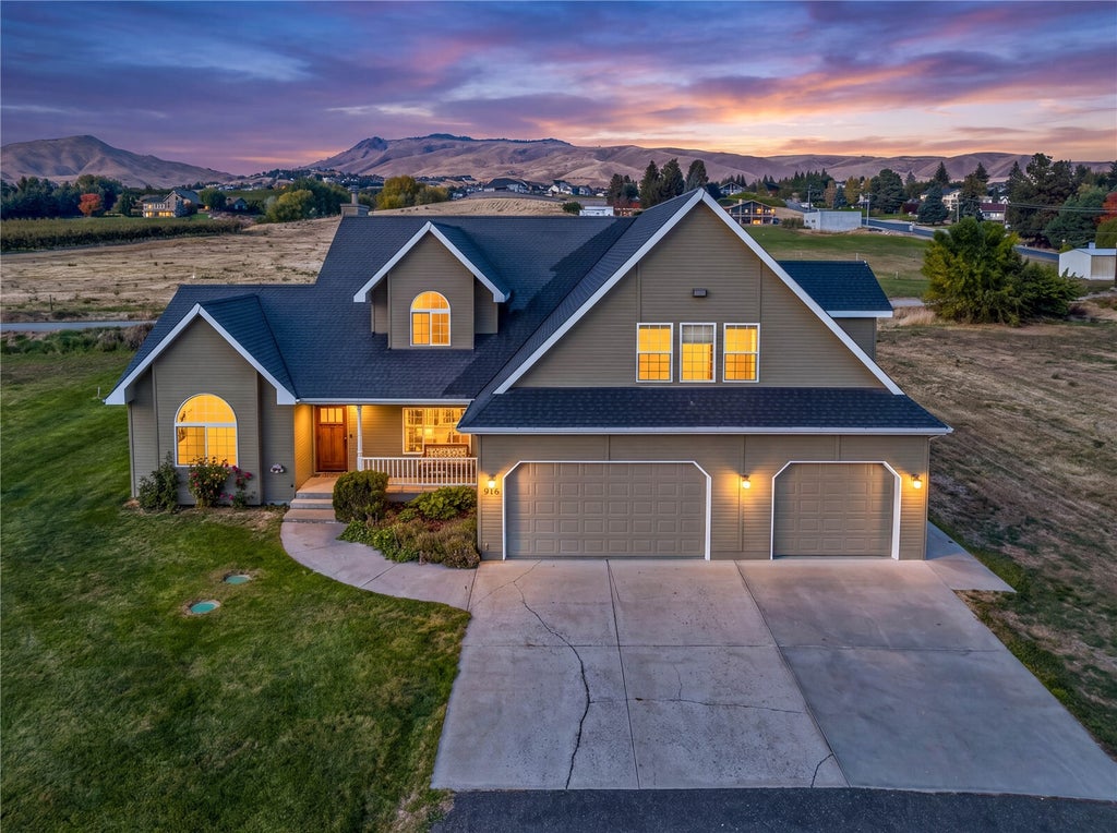 Photo of 916 Easy Street, Wenatchee, WA 98801 (MLS # 2595688)
