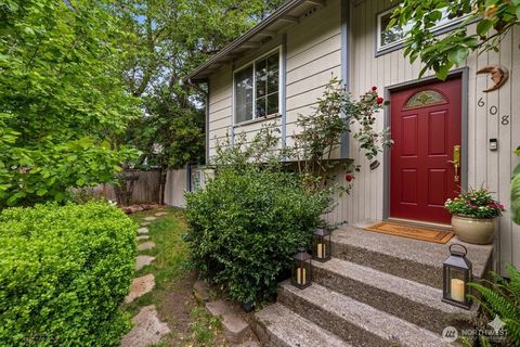 Photo of 608 School Street SE, Lacey, WA 98503 (MLS # 2519101)