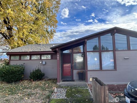 Photo of 940 SE 12th Street, College Place, WA 99324 (MLS # 2459331)