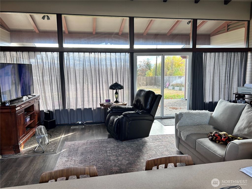 Photo of 940 SE 12th Street, College Place, WA 99324 (MLS # 2459331)