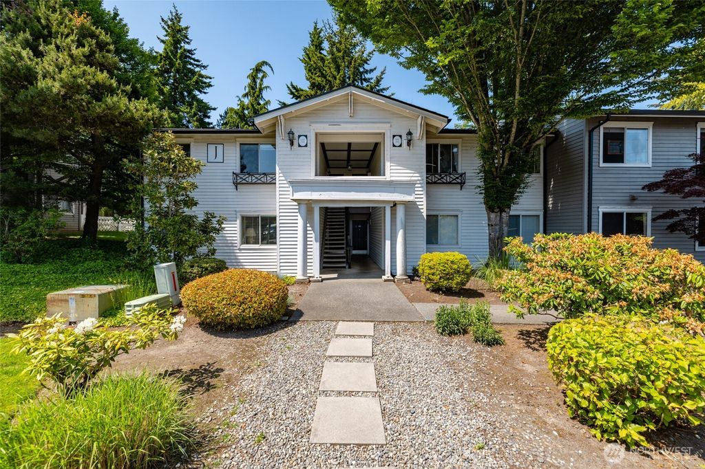 Photo of 15415 35th Avenue W #J101, Lynnwood, WA 98087 (MLS # 2387077)