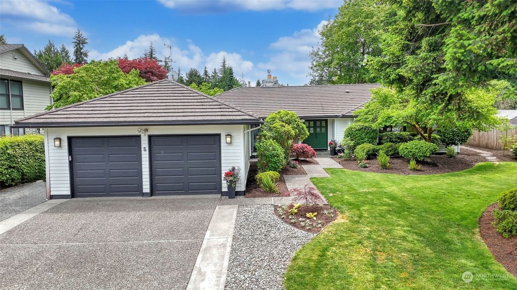 Photo of 5 Tulalip Key Ky, Bellevue, WA 98006 (MLS # 2251901)