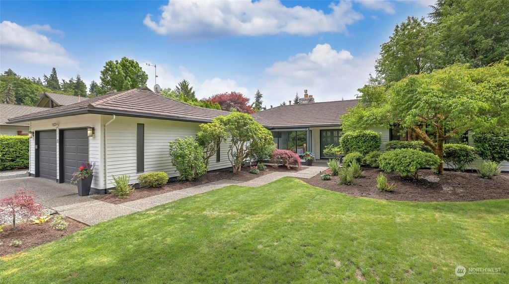 Photo of 5 Tulalip Key Ky, Bellevue, WA 98006 (MLS # 2251901)