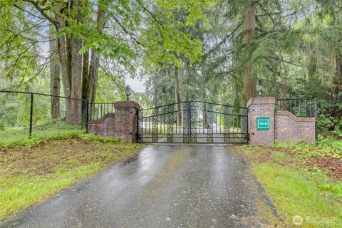 Photo of 1018 254th Avenue NE, Redmond, WA 98074 (MLS # 2578065)
