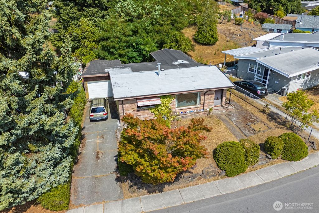 Photo of 2508 NE 5th Place, Renton, WA 98056 (MLS # 2414522)