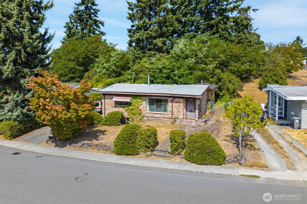 Photo of 2508 NE 5th Place, Renton, WA 98056 (MLS # 2414522)