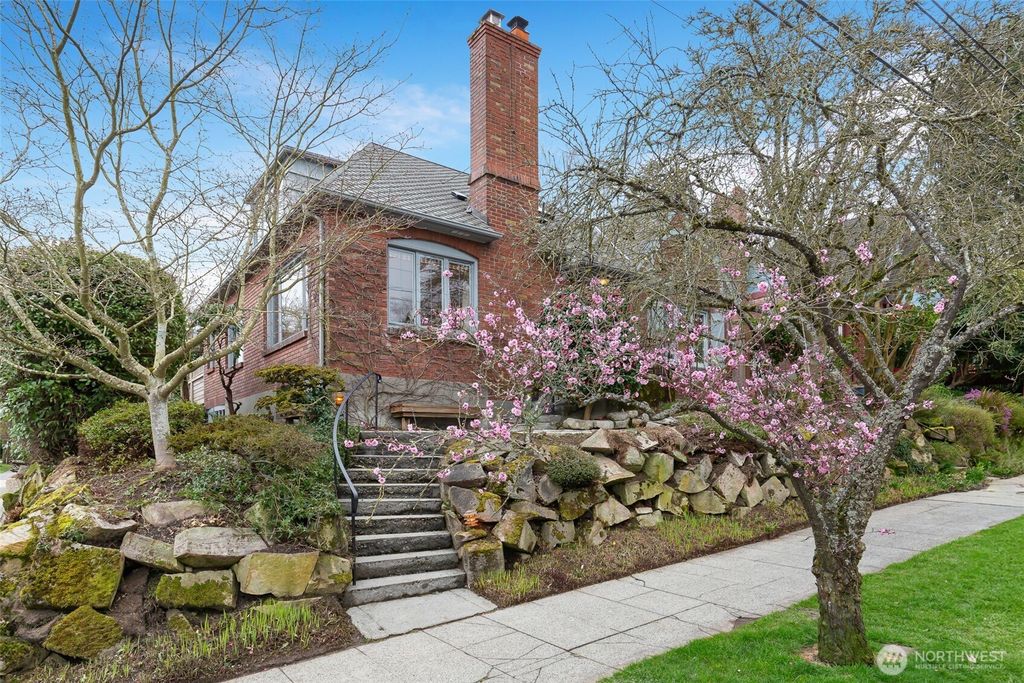 Photo of 1820 Nob Hill Avenue N, Seattle, WA 98109 (MLS # 2345827)