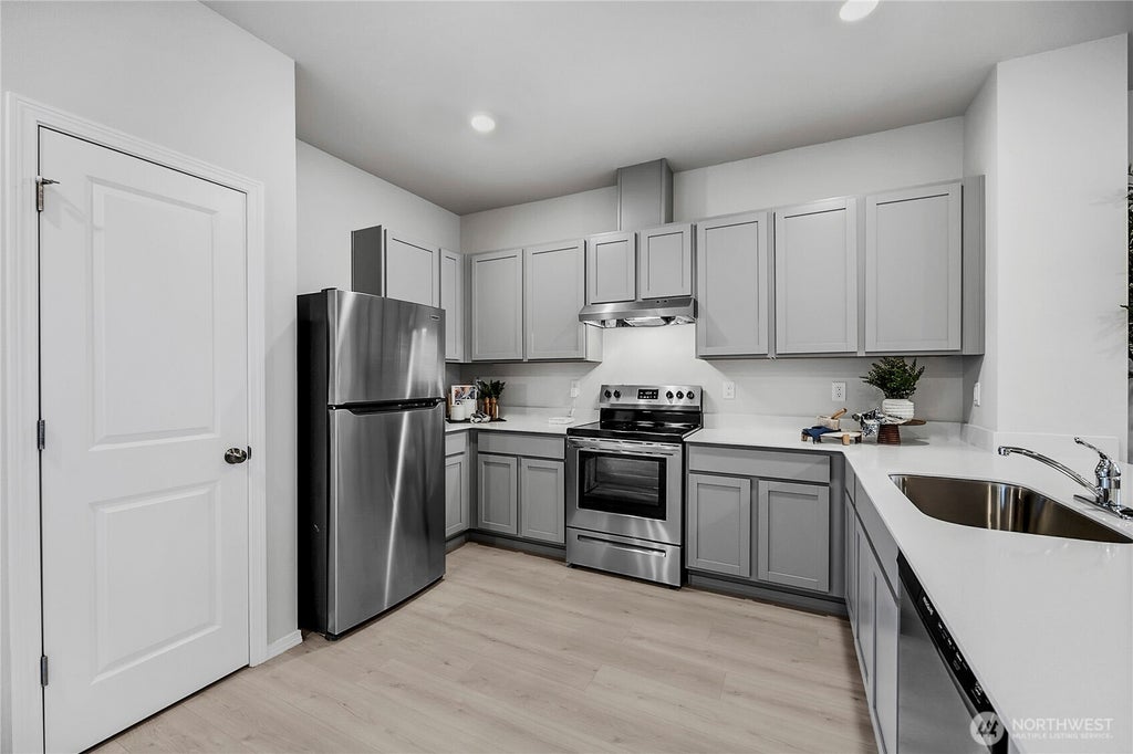Photo of 34160 Pinnacle Peak Avenue SE, Black Diamond, WA 98010 (MLS # 2578550)