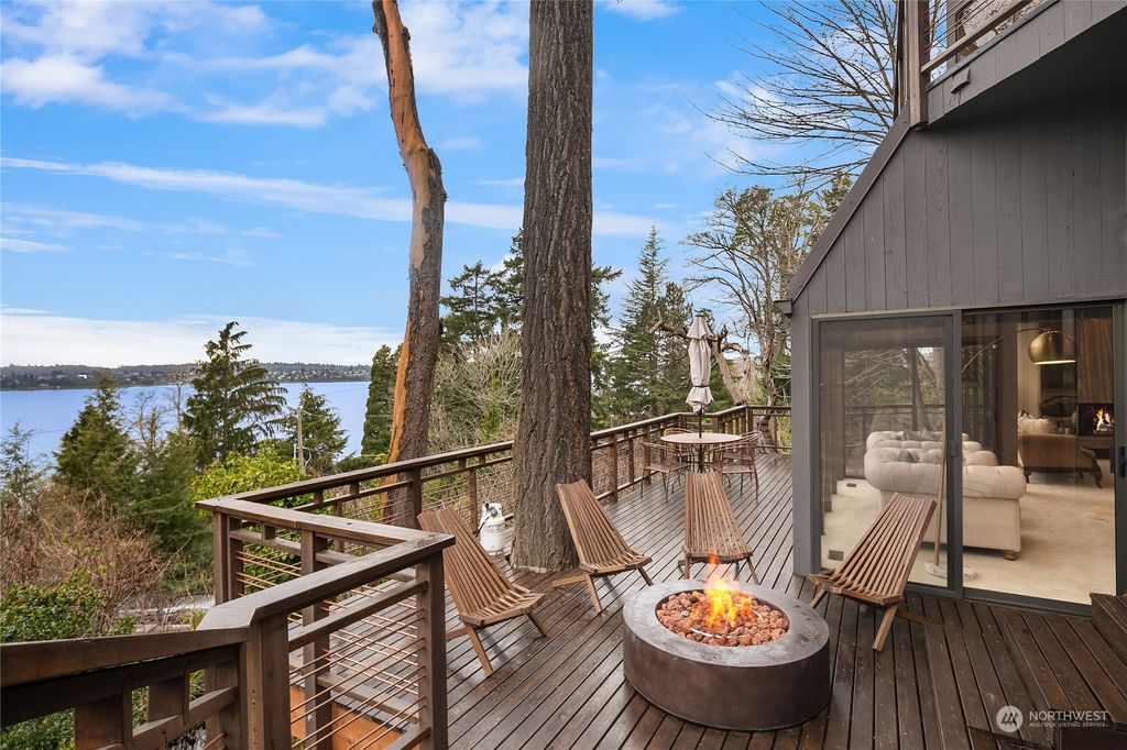 Photo of 3440 W Mercer Way, Mercer Island, WA 98040 (MLS # 2039675)