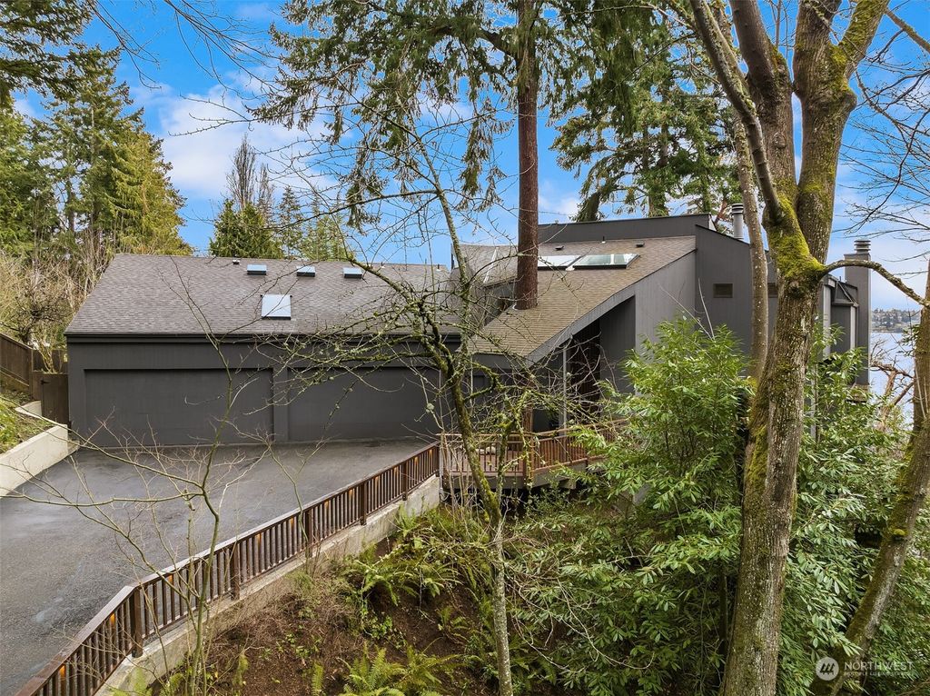 Photo of 3440 W Mercer Way, Mercer Island, WA 98040 (MLS # 2039675)