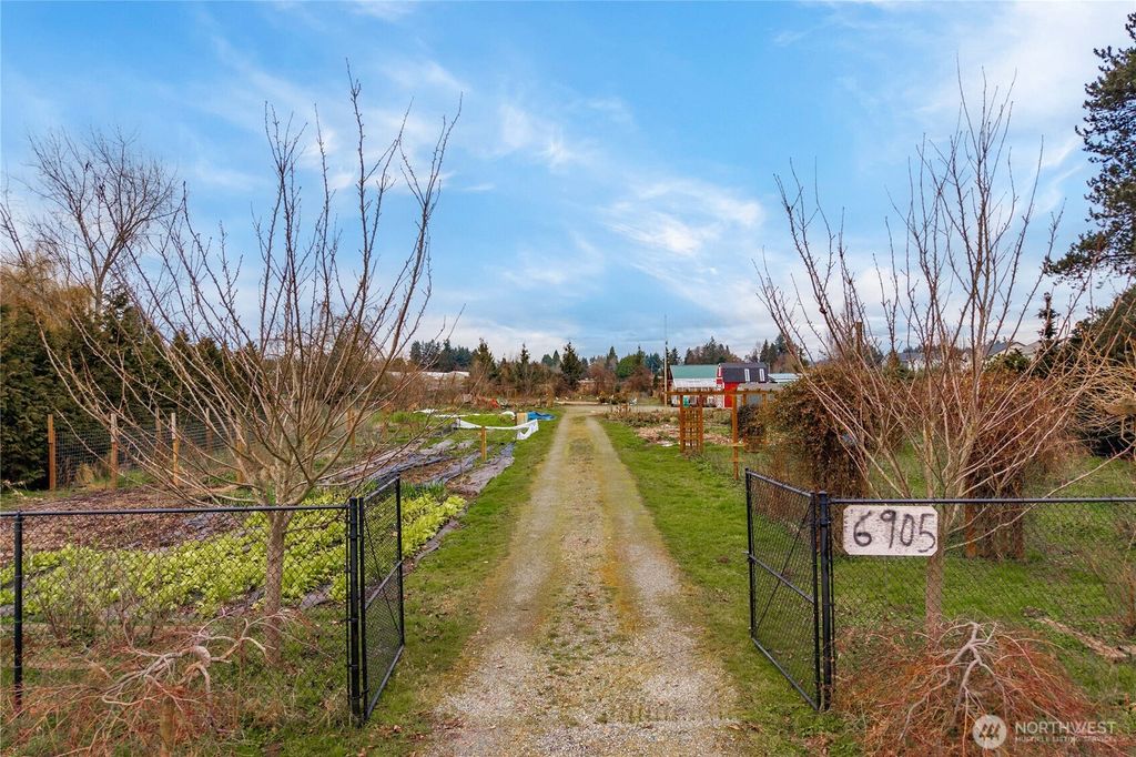 Photo of 6905 60th St E, Puyallup, WA 98371 (MLS # 2486828)