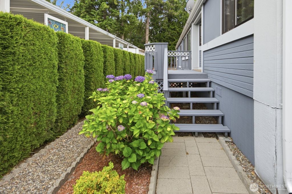 Photo of 1427 100th Street SW #8, Everett, WA 98204 (MLS # 2543518)