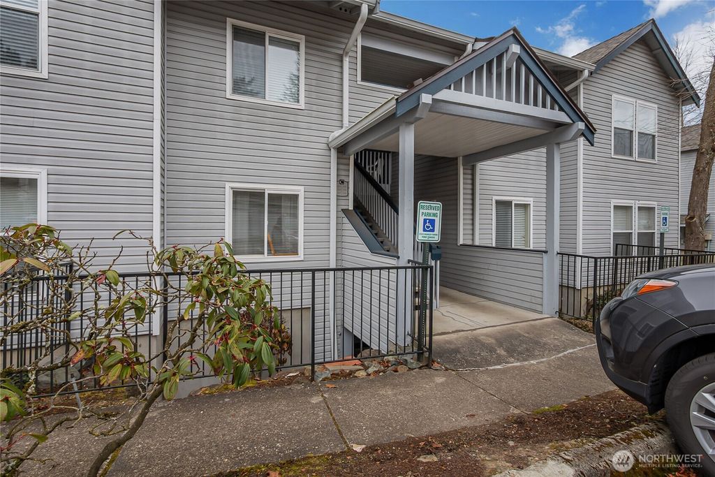 Photo of 33020 10th Avenue SW #C103, Federal Way, WA 98023 (MLS # 2331281)
