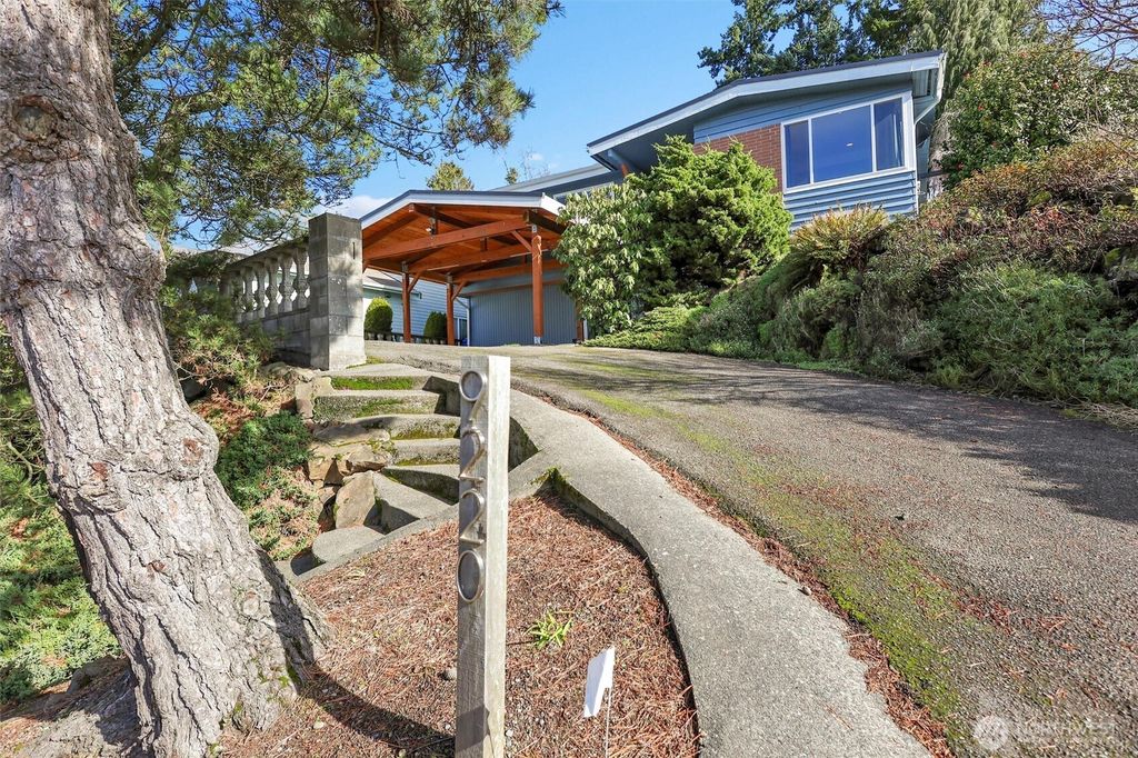 Photo of 9220 10th Avenue SW, Seattle, WA 98106 (MLS # 2481938)