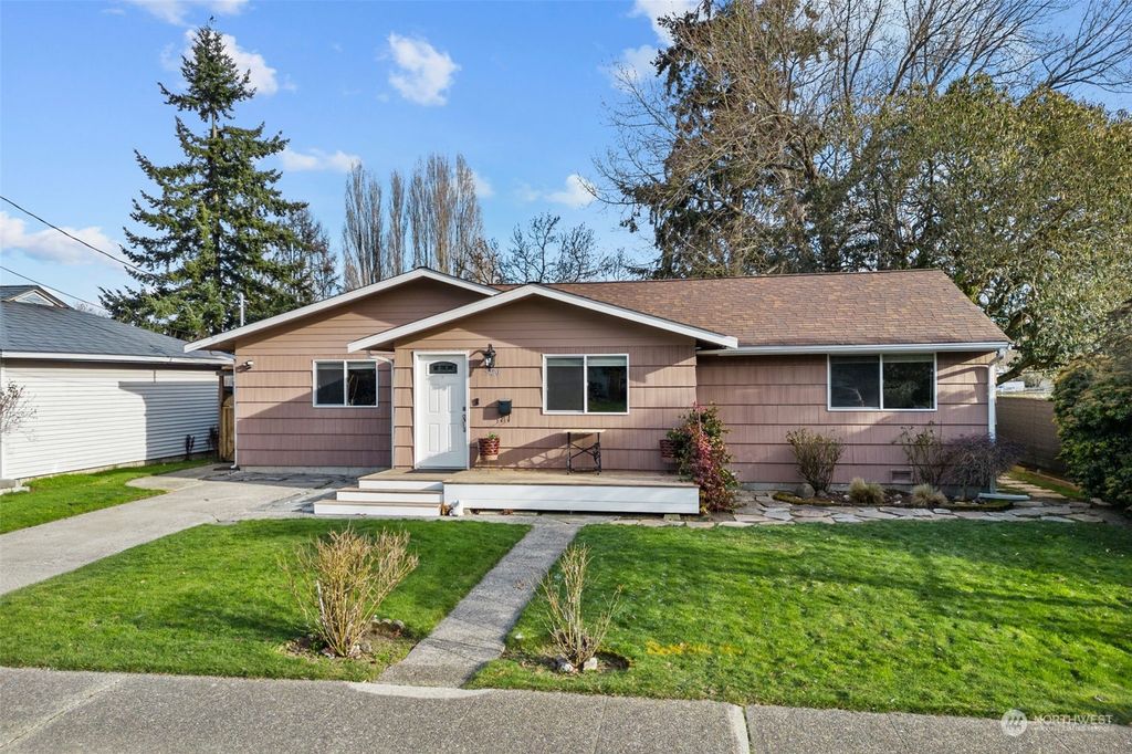 Photo of 9420 30th Avenue SW, Seattle, WA 98126 (MLS # 2191637)