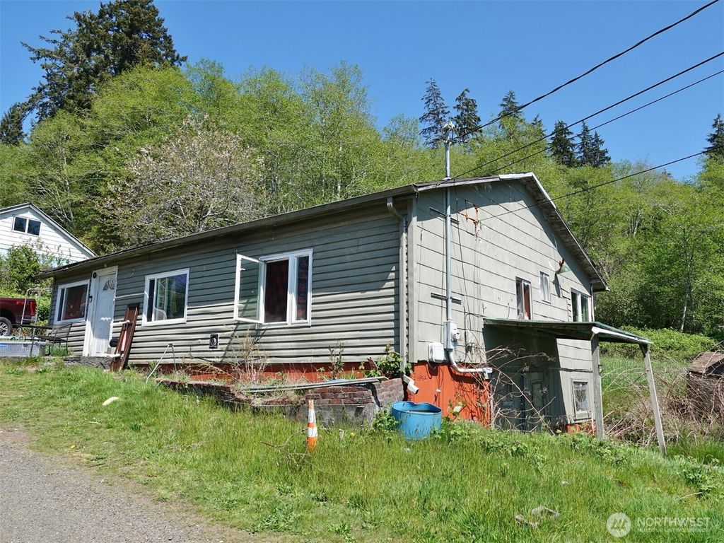 Photo of 800 Rayonier Avenue, Hoquiam, WA 98550 (MLS # 2517115)