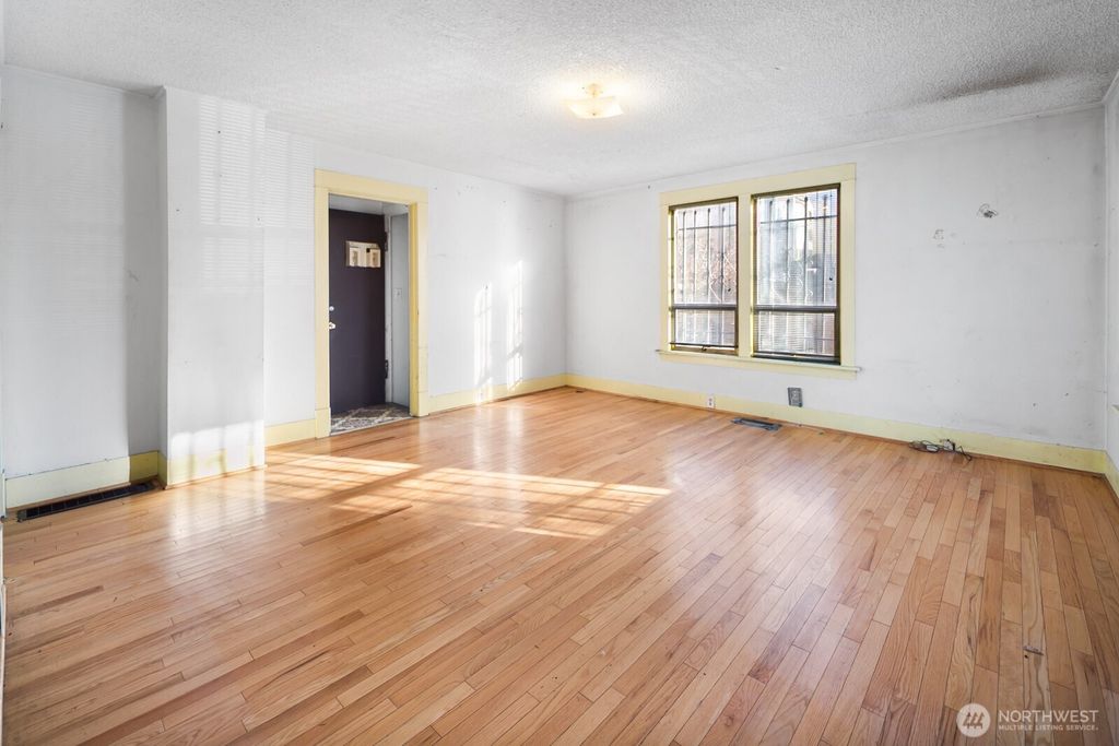 Photo of 3226 S Edmunds Street, Seattle, WA 98118 (MLS # 2464314)