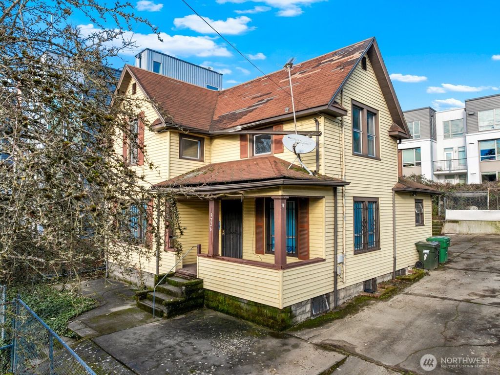Photo of 3226 S Edmunds Street, Seattle, WA 98118 (MLS # 2464314)