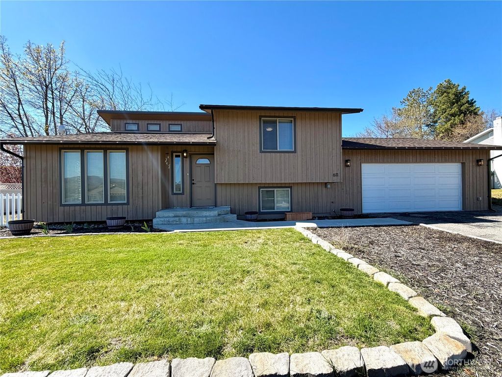 Photo of 611 Hillcrest Circle Drive, Omak, WA 98841 (MLS # 2506269)