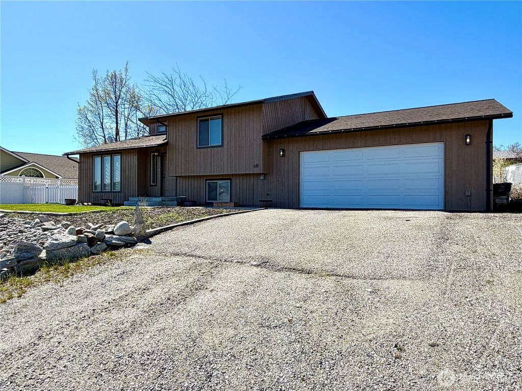 Photo of 611 Hillcrest Circle Drive, Omak, WA 98841 (MLS # 2506269)