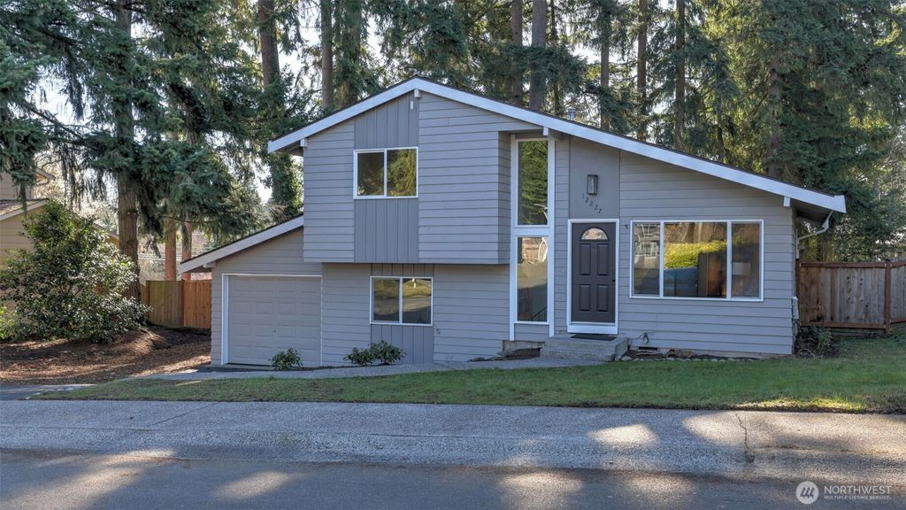 Photo of 12227 NE 137th Place, Kirkland, WA 98034 (MLS # 2495605)