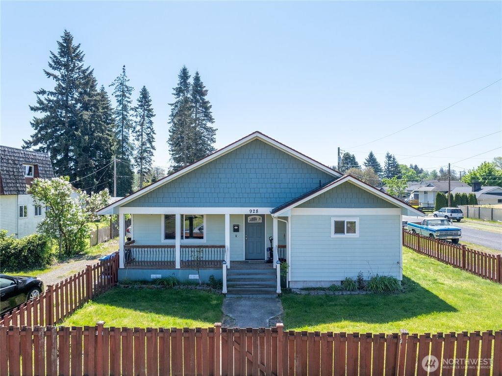 Photo of 928 W Cherry Street, Centralia, WA 98531 (MLS # 2505750)