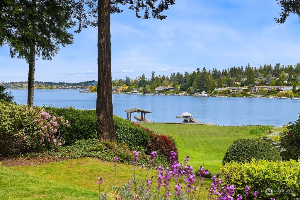 Photo of 3216 Hunts Point Road, Hunts Point, WA 98004 (MLS # 2277277)