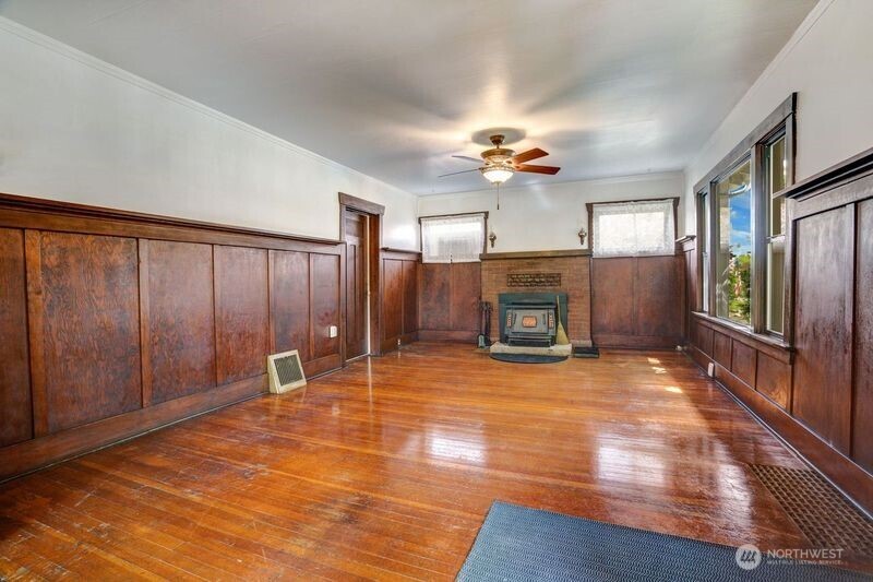 1027 E Main Street