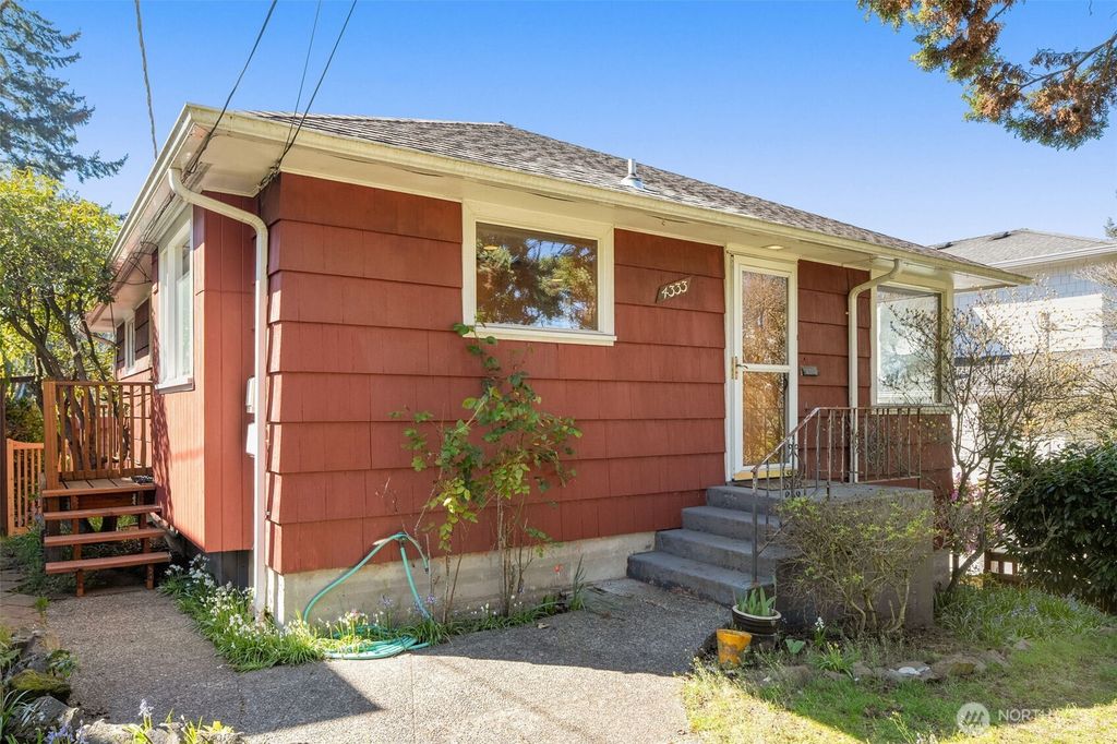 Photo of 4333 32nd Avenue W, Seattle, WA 98199 (MLS # 2549043)