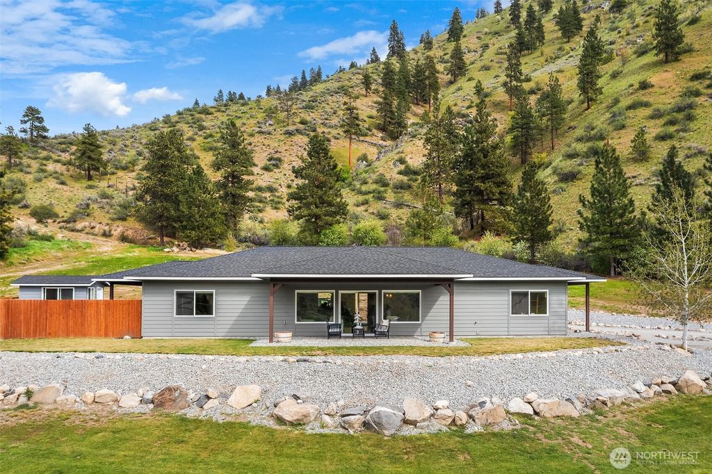 Photo of 24 Mackenzie Way, Chelan, WA 98816 (MLS # 2505123)