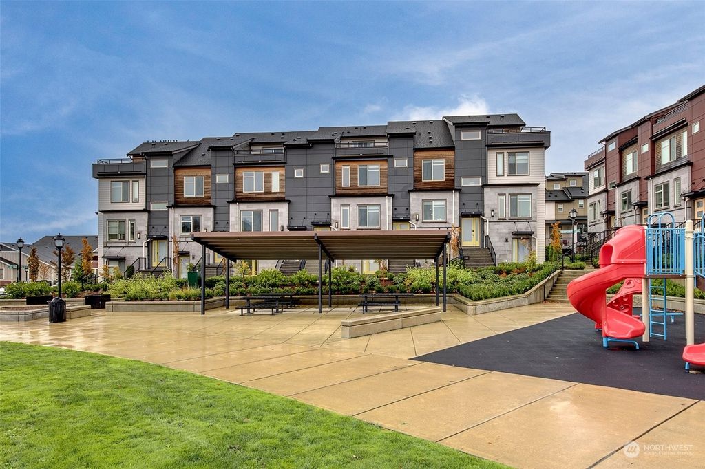 Photo of 560 NE Daisy Walk Walk, Issaquah, WA 98029 (MLS # 2306891)