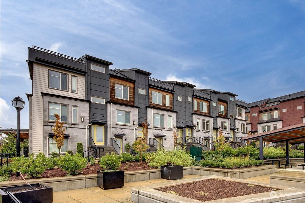 Photo of 560 NE Daisy Walk Walk, Issaquah, WA 98029 (MLS # 2306891)