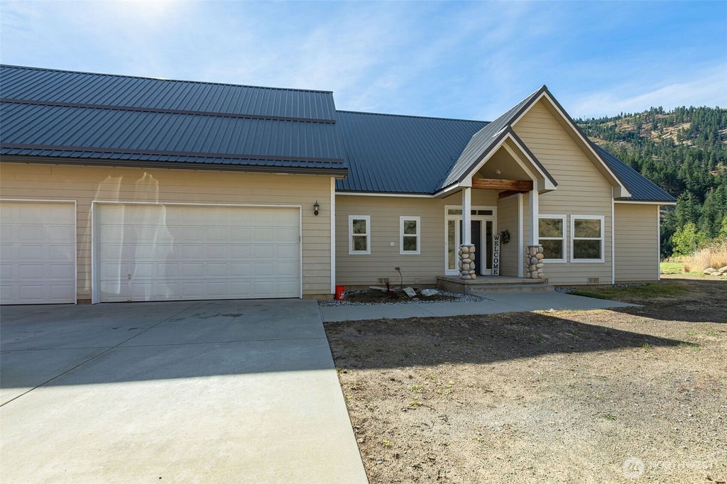Photo of 9375 N Fork Road, Cashmere, WA 98815 (MLS # 2588700)