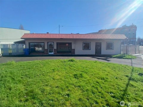 Photo of 101 Academy St, Kelso, WA 98626 (MLS # 2544499)