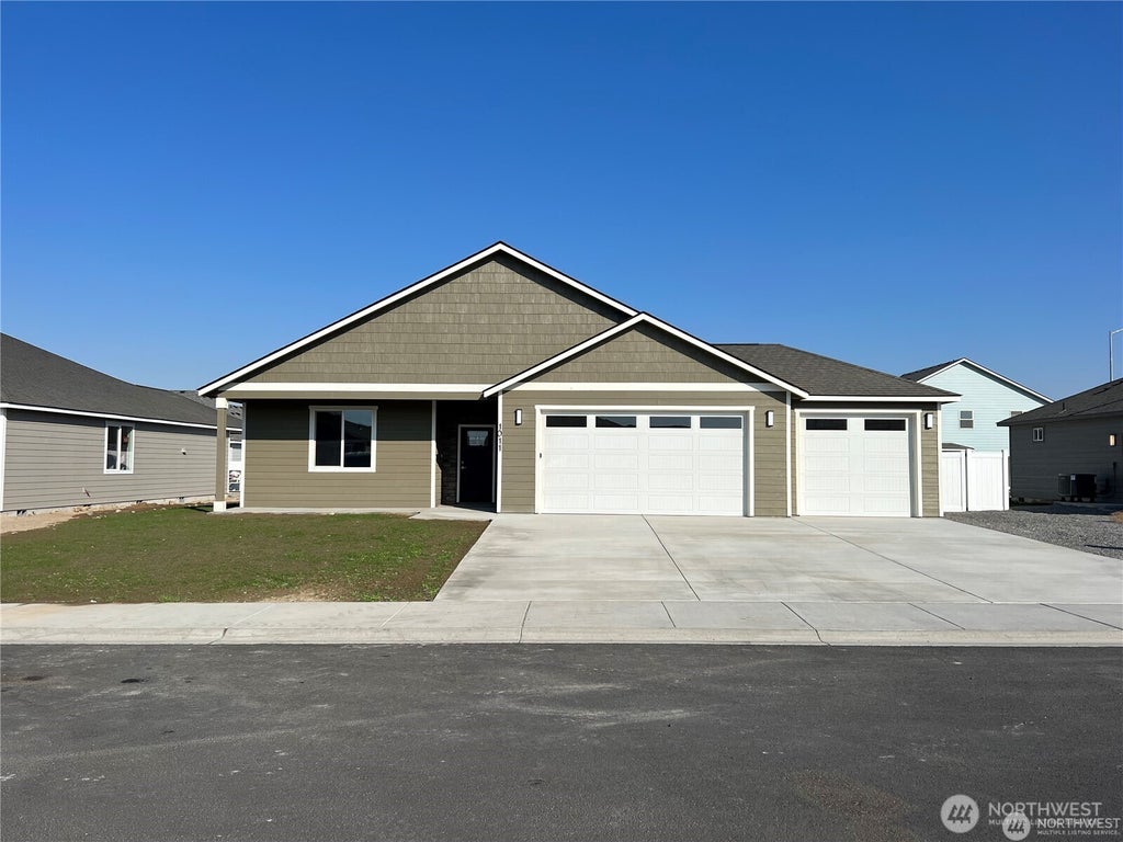 Photo of 1011 6th Ave AVE NE, Ephrata, WA 98823 (MLS # 2577708)