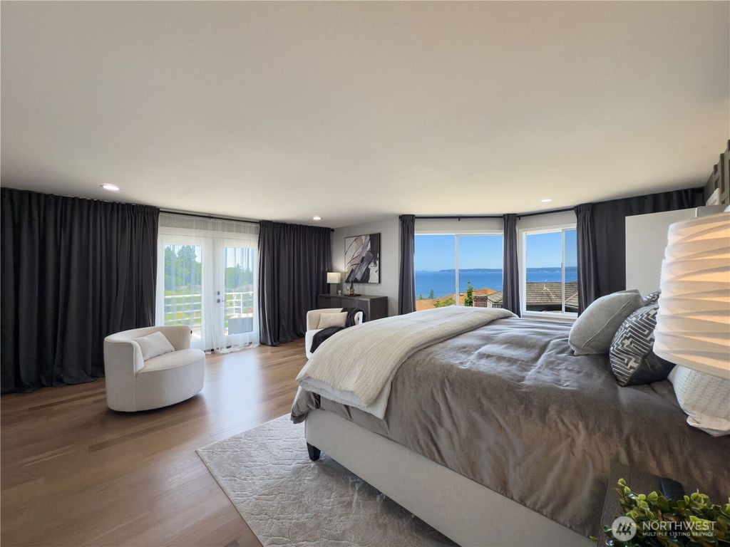 Photo of 1621 Edgemoor Lane, Everett, WA 98203 (MLS # 2490975)