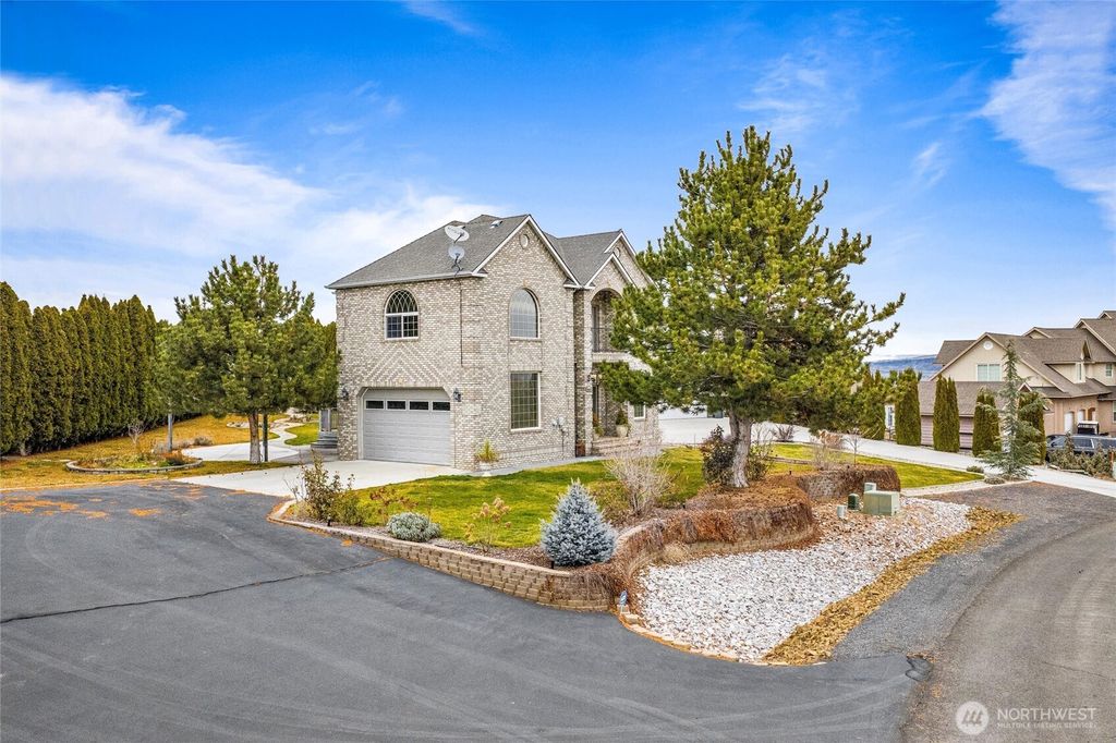 Photo of 19678 Fairway Dr NW Dr, Soap Lake, WA 98851 (MLS # 2470910)