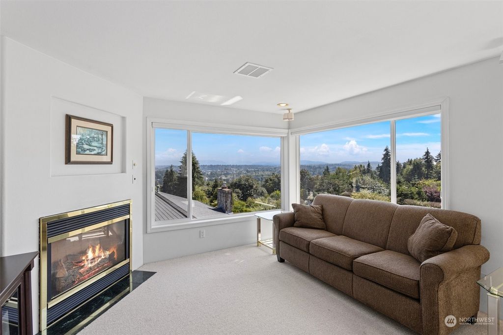 Photo of 9423 NE 137th Street, Kirkland, WA 98034 (MLS # 2277047)