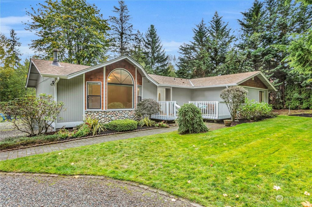 Photo of 5516 264th Avenue NE, Redmond, WA 98053 (MLS # 2175028)