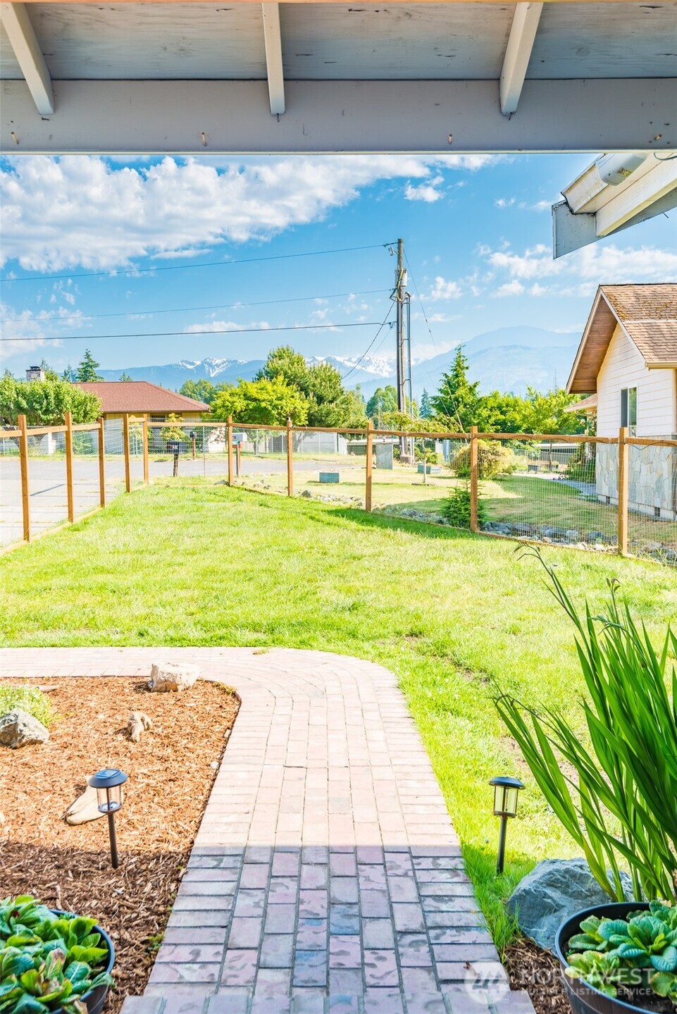 2909 E Defrang Street