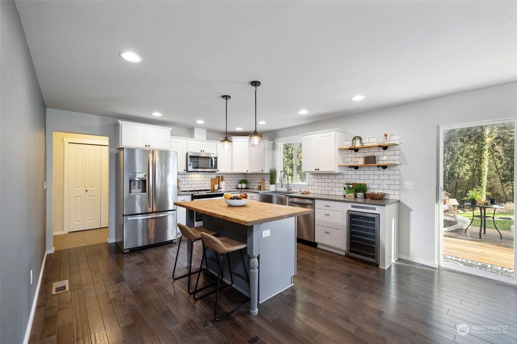 Photo of 7505 187th Drive SE, Snohomish, WA 98290 (MLS # 2199030)