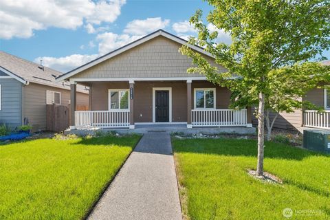 Photo of 18816 105th Lane E, Puyallup, WA 98374 (MLS # 2517863)
