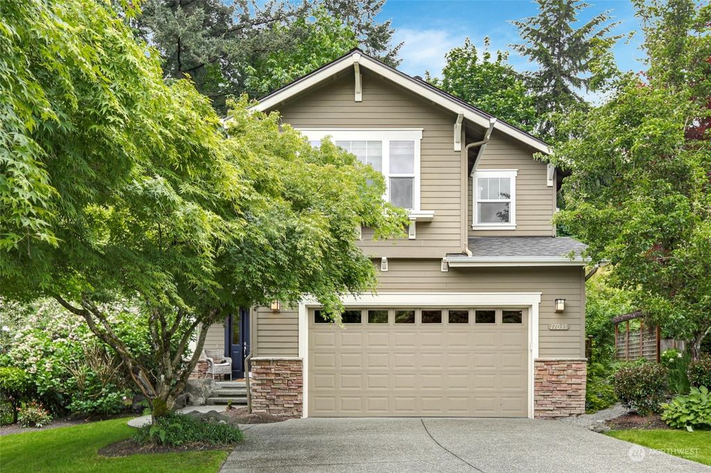 Photo of 17035 NE 114th Court, Redmond, WA 98052 (MLS # 2245809)