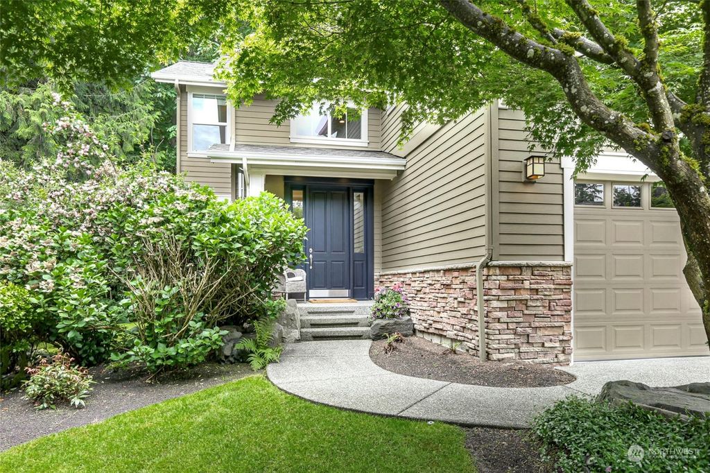 Photo of 17035 NE 114th Court, Redmond, WA 98052 (MLS # 2245809)
