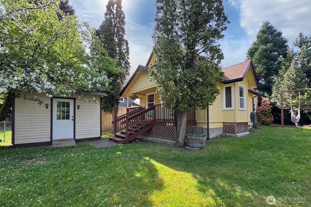 Photo of 240 Motor Avenue, Port Angeles, WA 98362 (MLS # 2518573)