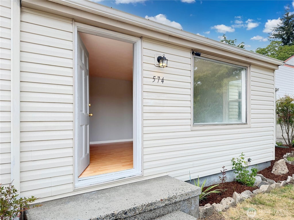 Photo of 574 Bronson Way NE, Renton, WA 98056 (MLS # 2582216)