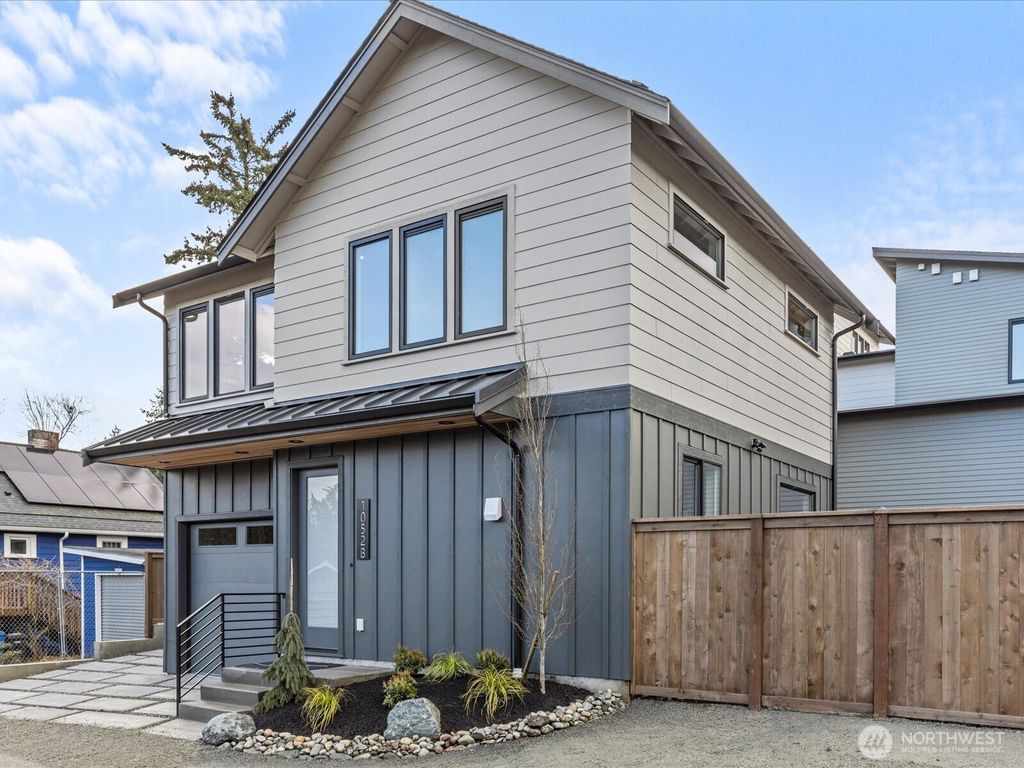 Photo of 1052 NE 98th Street #B, Seattle, WA 98115 (MLS # 2334803)