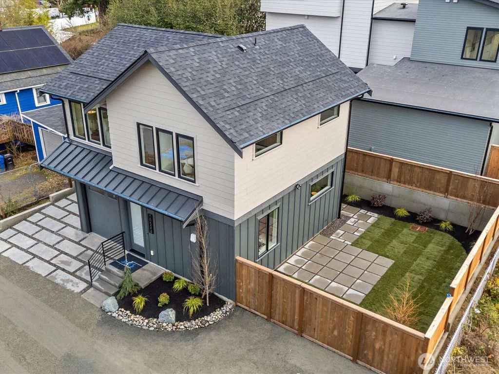 Photo of 1052 NE 98th Street #B, Seattle, WA 98115 (MLS # 2334803)