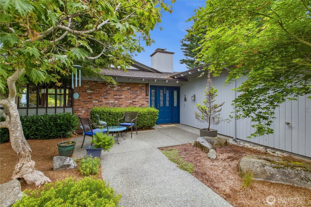 Photo of 25506 142nd Avenue SE, Kent, WA 98042 (MLS # 2529293)