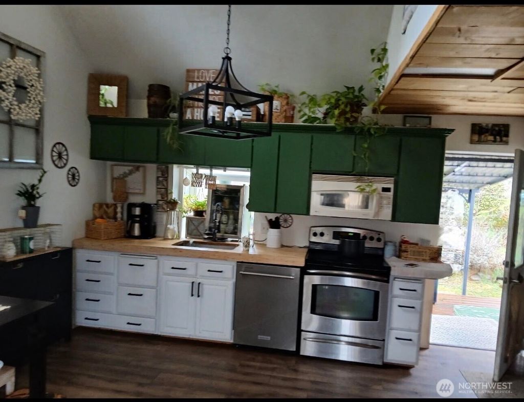 Photo of 25115 72nd Avenue E, Graham, WA 98338 (MLS # 2475415)